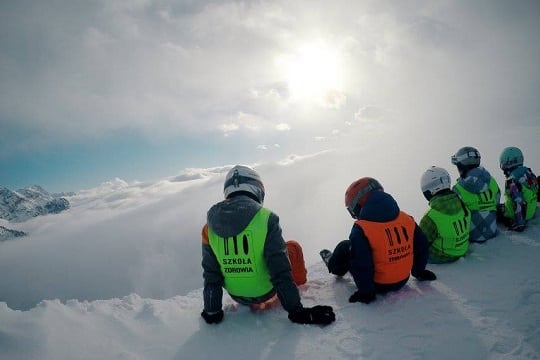 Z jakich elementów składa się wyposażenie snowboardzisty?