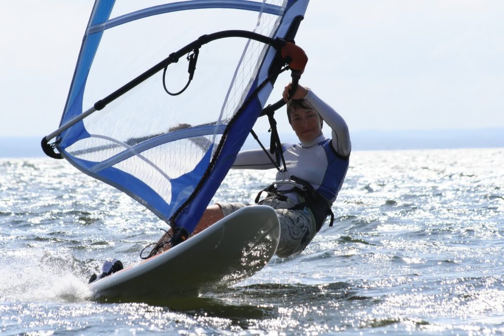 5 korzyści zdrowotnych z uprawiania windsurfingu